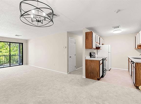 4th image of 15-23 Blackstone Dr #15-23