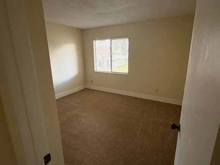 12058 Tift Cir — Photo 8