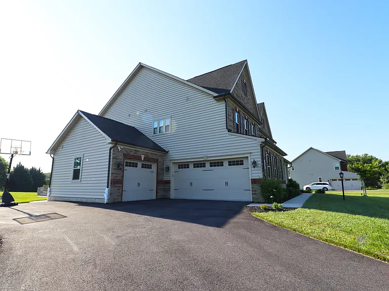 1040 Stepping Pl — Photo 18