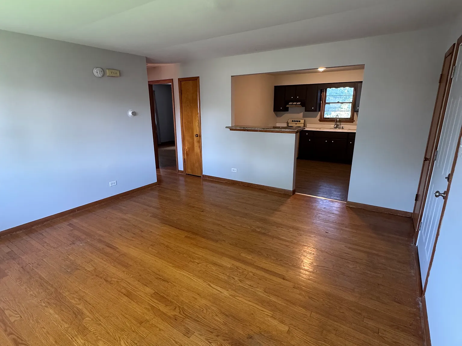 2 bed, 1000 sqft, $1,450 — Photo 2
