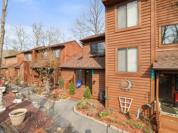 107 Woods Ln, Bushkill, PA 18324