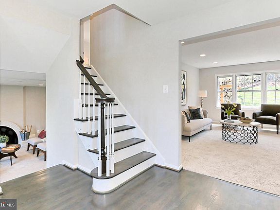 5th image of 2201 Loch Lomond Dr