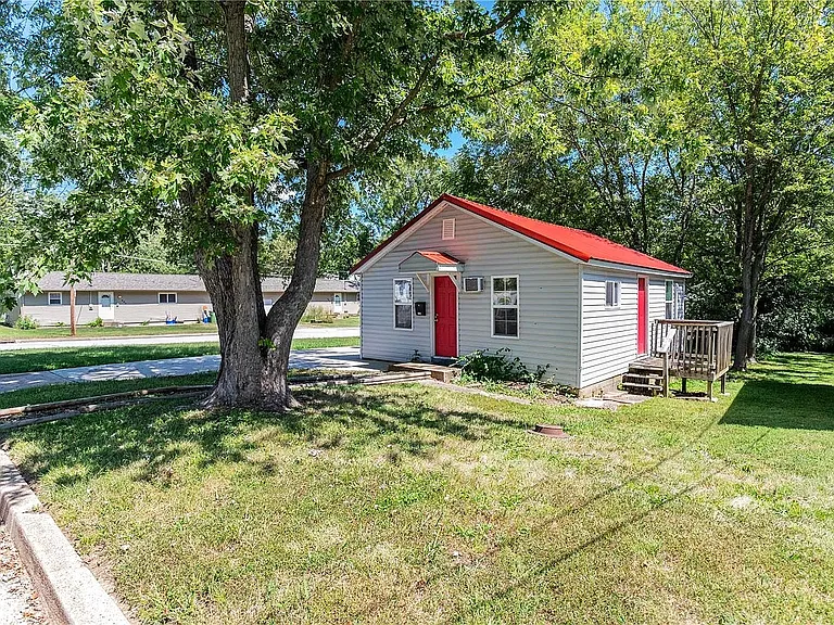 1406 Ozark St — Photo 7