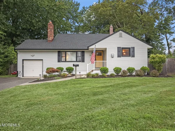 13 Woodland Rd, Holmdel, NJ 07733
