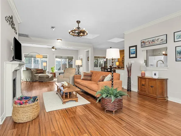 14071 Lakepoint Dr, Willis, TX 77318