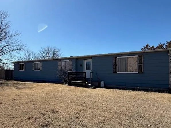 1015 Morris Ave, Larned, KS 67550