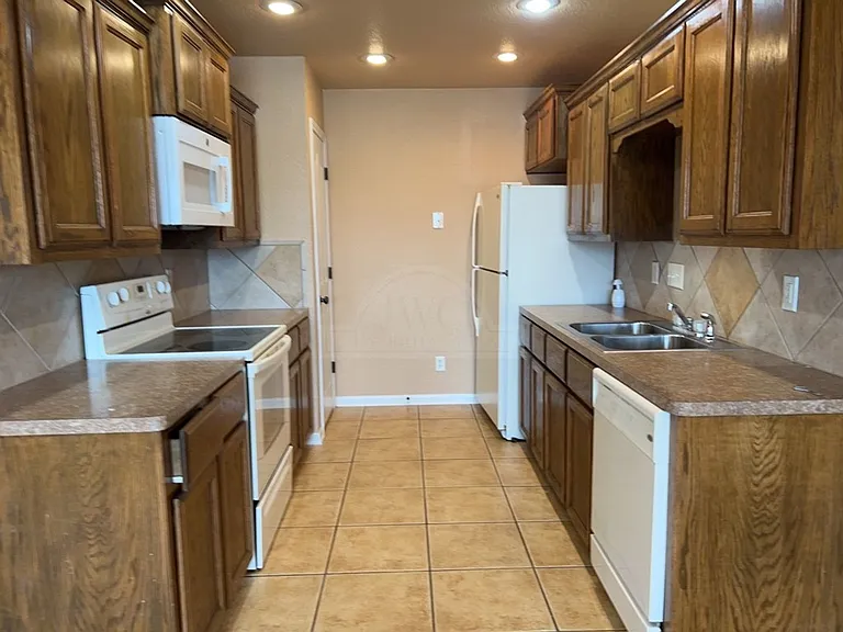 4701 Autumn Valley Dr — Photo 10