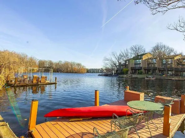 2025 Chadds Ford Dr, Reston, VA 20191