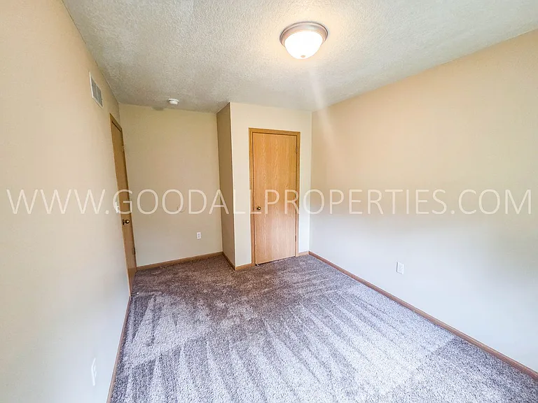 409 S Hazel St — Photo 13