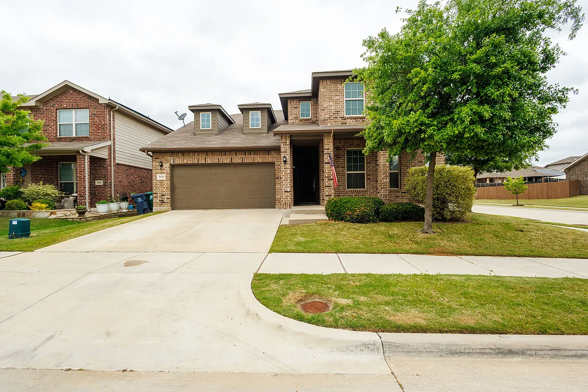 Building Photo - 5529 Las Lomas Ln