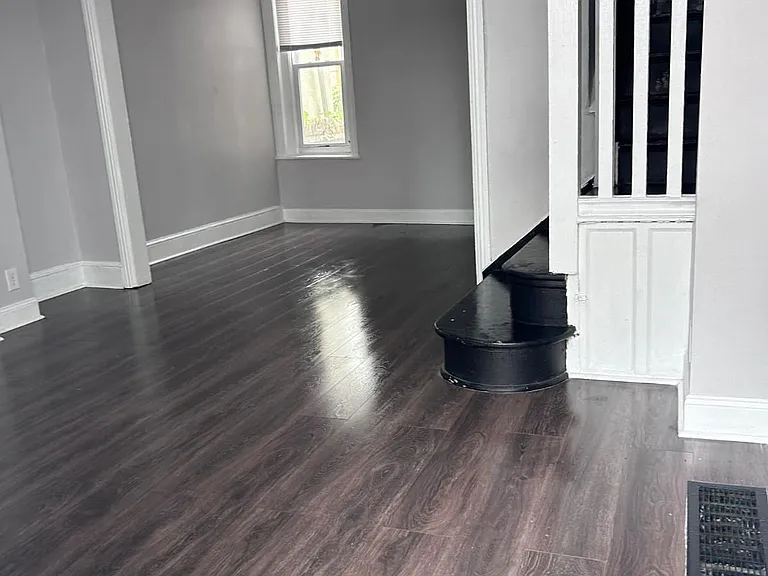 1332 N Hobart St — Photo 5