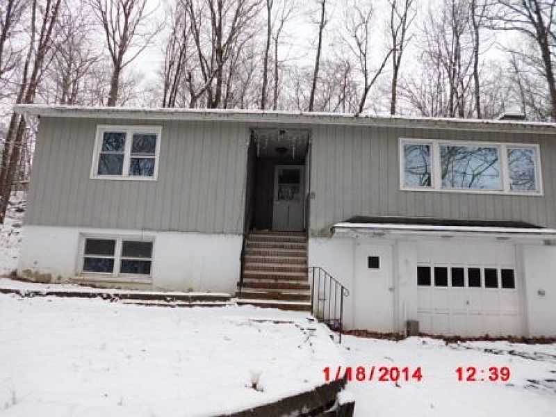 1st image of 8 Martin Ln