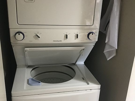5th image of 1600 Carmel Dr APT 2
