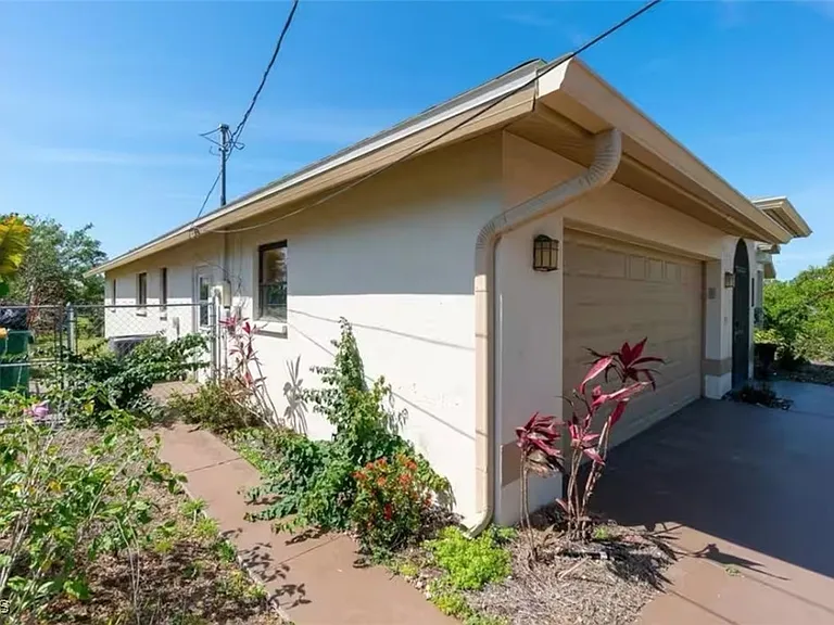 11195 Seabreeze Ave — Photo 3