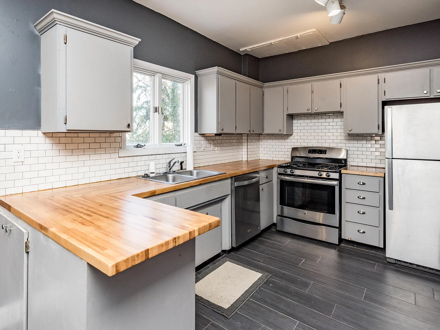 5 bed, 2.5 bath, $3,000 — Photo 1