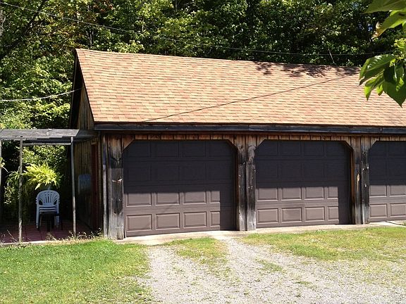3-car detached garage