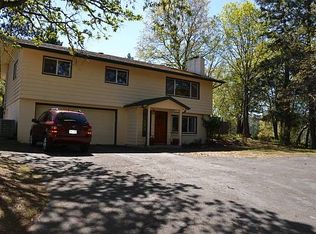 310 Mary Ann Dr, Jacksonville, OR 97530