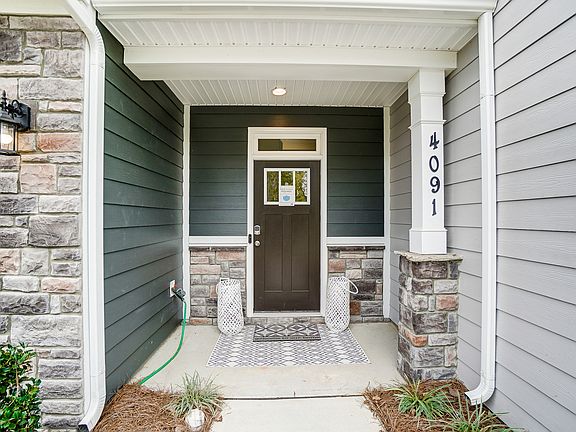 These photos are representative of this floor plan, but all options may not be available in every co