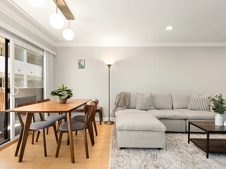 1154 S Barrington Ave #112 — Photo 8