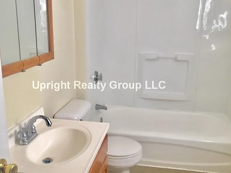 Adams Cir — Photo 8