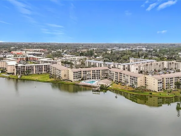 3749 Lake Bayshore Dr #303, Bradenton, FL 34205