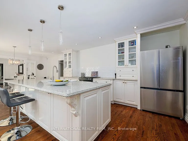 122 Willingdon Rd — Photo 9