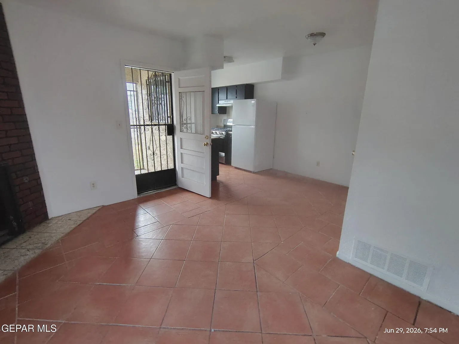 2 bed, 1.0 bath, 870 sqft, $950 — Photo 3