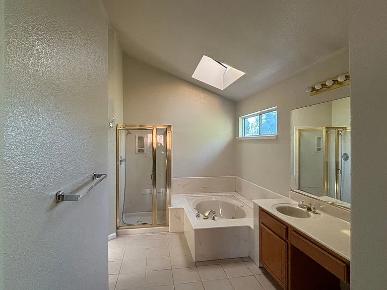 5021 Chaparral Ct — Photo 12