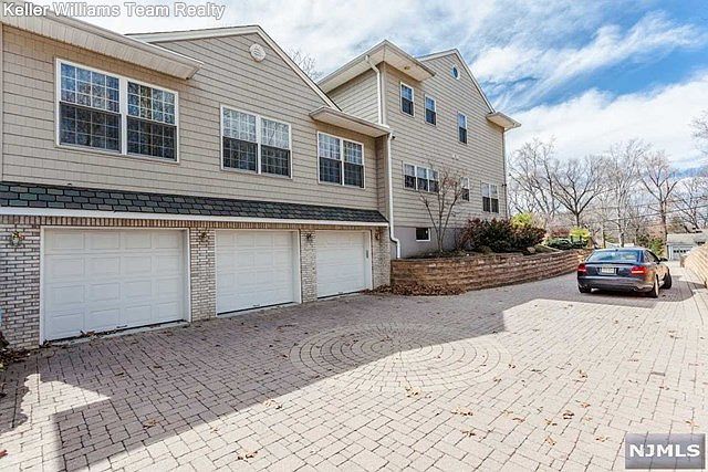 2nd image of 184 Laurel Ave