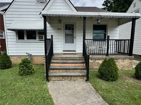 3712 Snow Rd, Parma, OH 44134