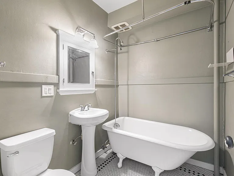 304 Bell St #21 — Photo 11