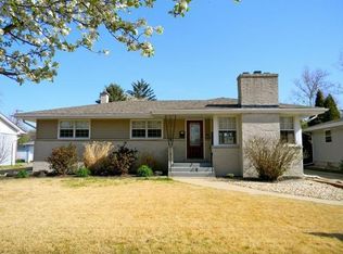221 Maple Ln, Munster, IN 46321