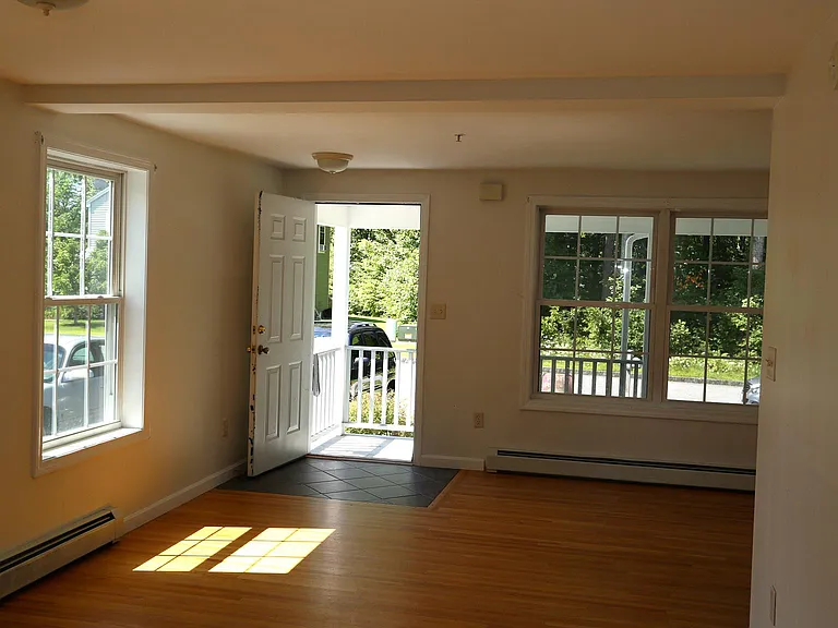 18 Carriage Ln — Photo 3