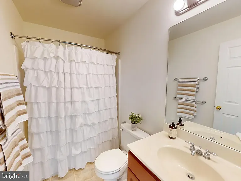 763 Oakwood Ave — Photo 5