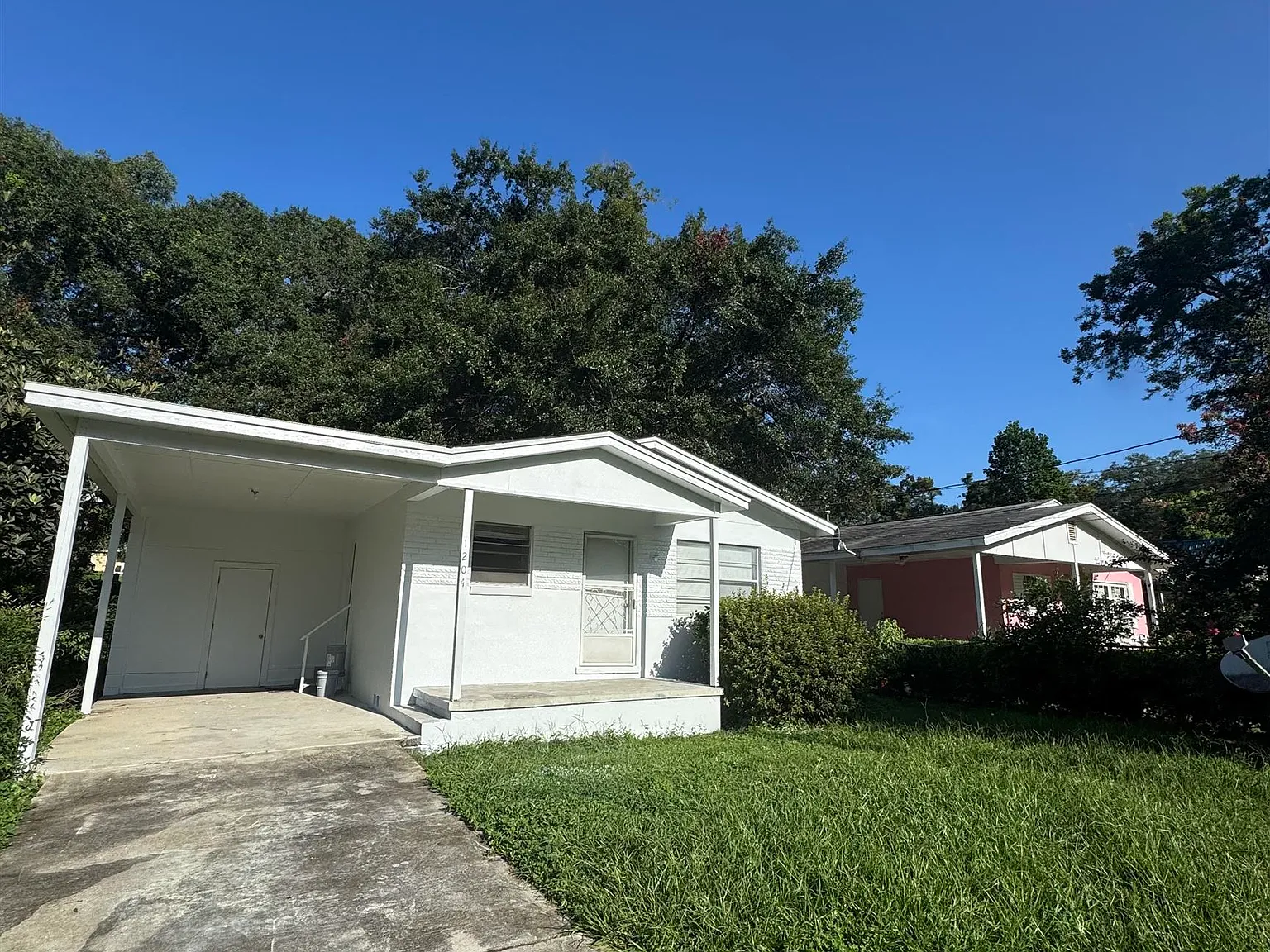 3 bed, 864 sqft, $1,300 — Photo 3