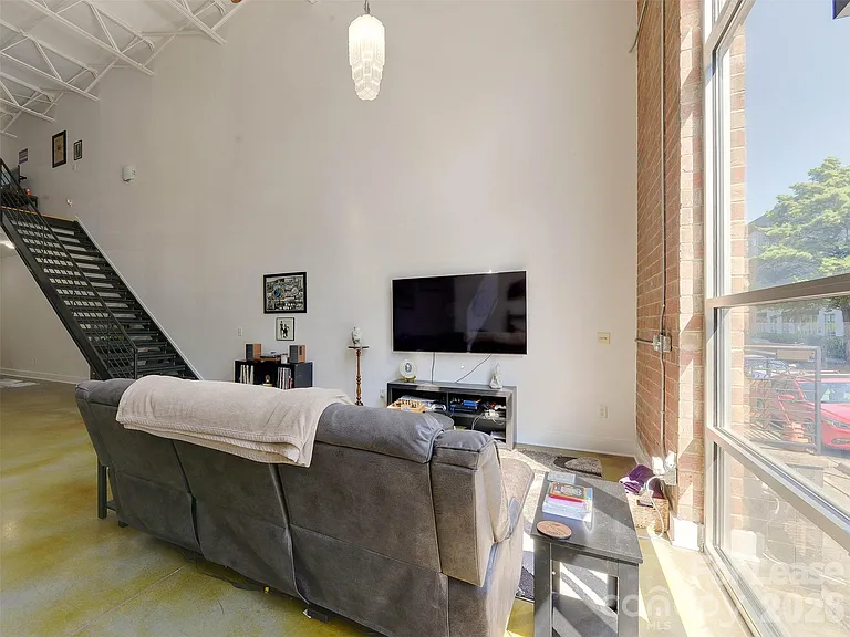 909 Westmere Ave — Photo 3