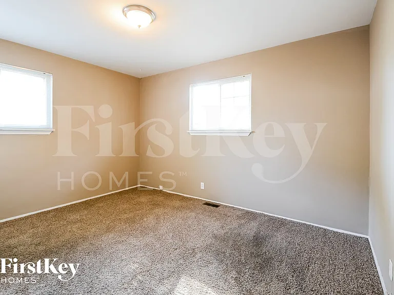385 Humes Ln — Photo 10
