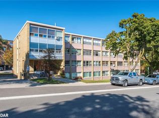 8 Kinsdale Blvd #35, Toronto, ON M8Y1T9