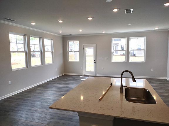 3rd image of 5803 Woodlawn