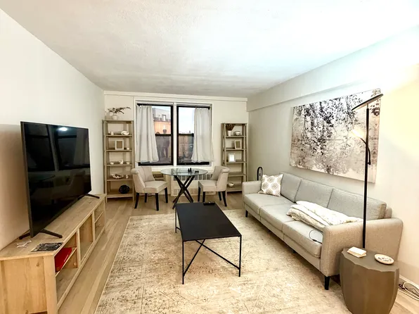 35-20 Leverich Street image 1 of 8