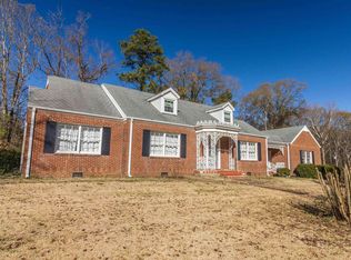 228 N 3rd St, Selmer, TN 38375