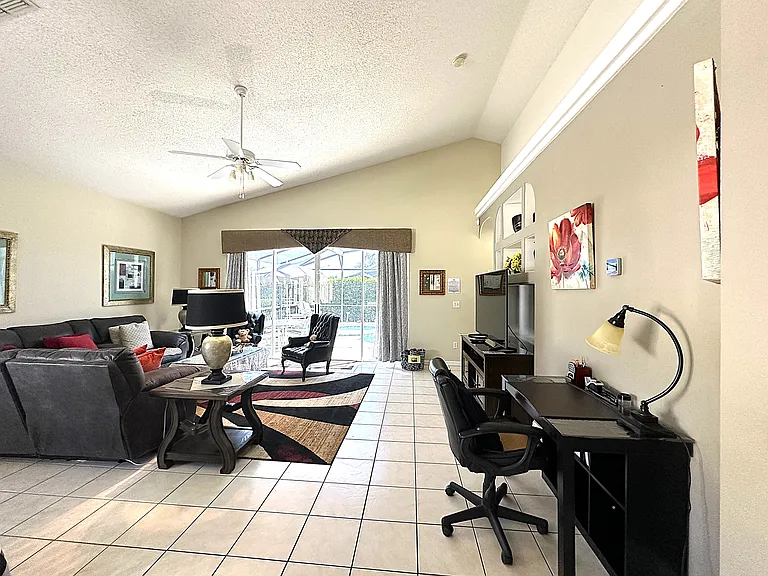 16724 Rolling Green Dr — Photo 13