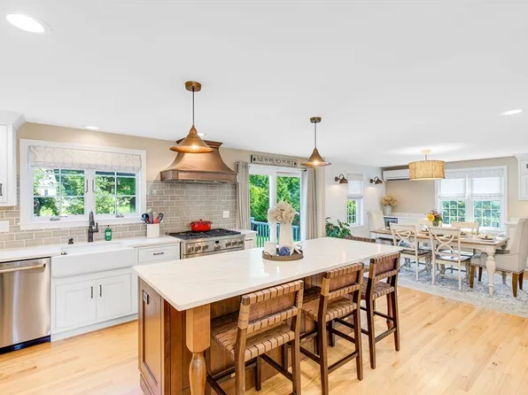 5 Virginia Ln, Newburyport, MA 01950