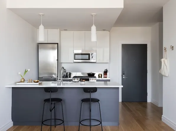 300 Ashland Place image 3 of 20