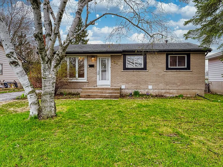 1344 Waverley Cres #2 — Photo 2