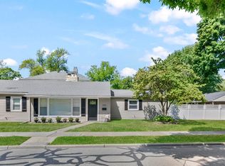 343 Beaupre Ave, Grosse Pointe Farms, MI 48236