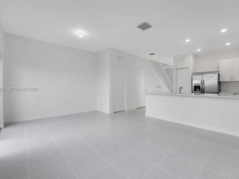 2675 SE 28th Ter — Photo 3