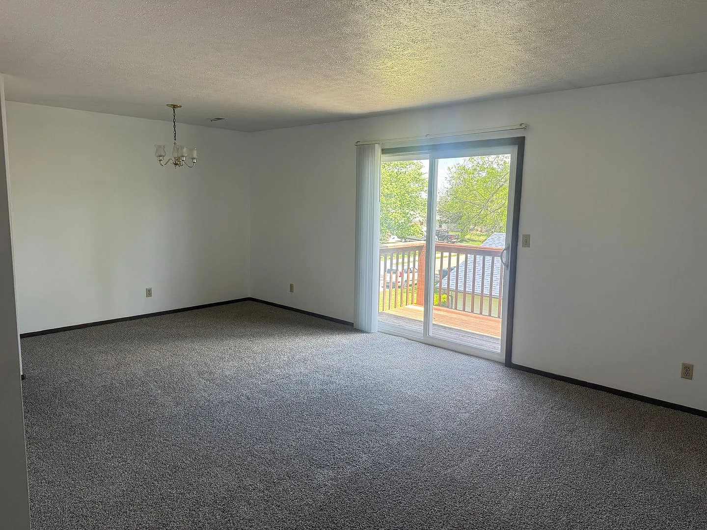 5009 Keller Apartments — Photo 2