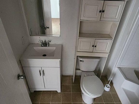 5th image of 489 Starratt Rd #272