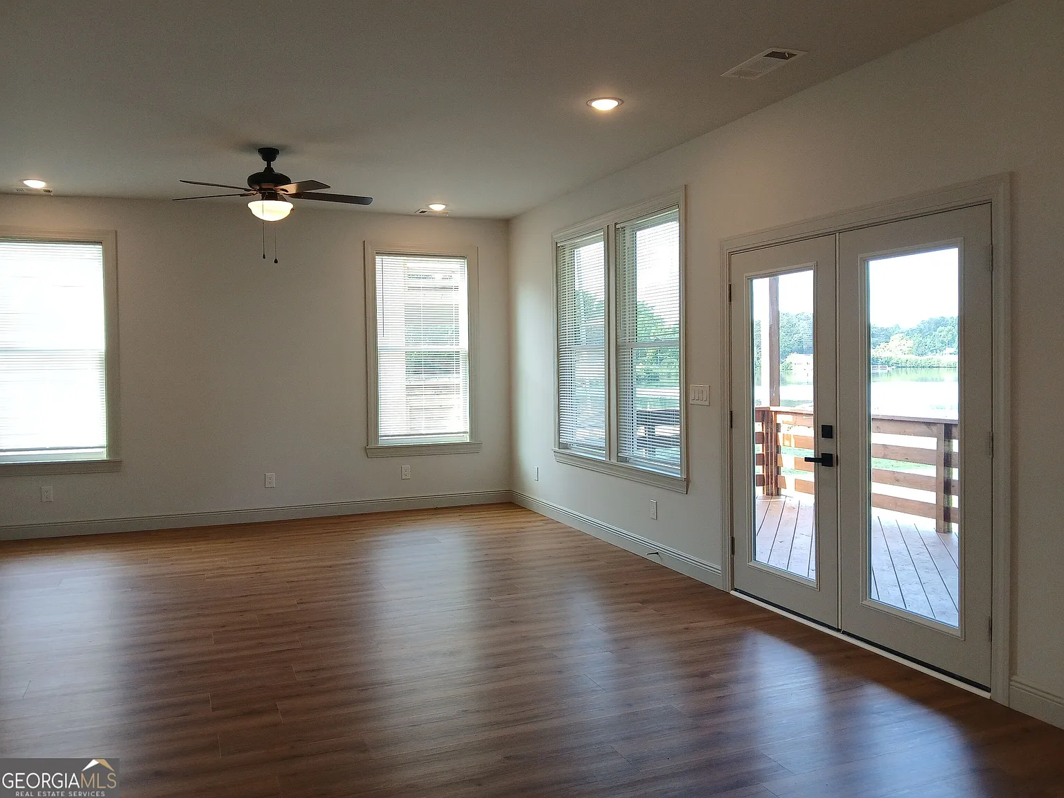 5 bed, 3.5 bath, 2700 sqft, $3,000 — Photo 4